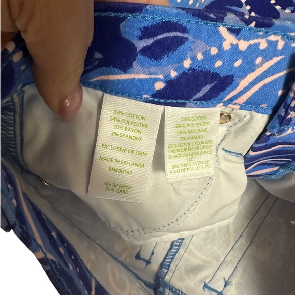 Lilly Pulitzer skinny jeans in size 00. Blue and white with gold hardware - Picture 4 of 16